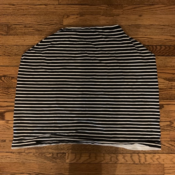 ✨LIKE NEW✨ OVer nursing and car seat cover - Picture 9 of 9